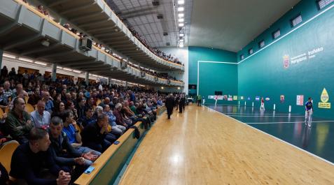 A_ J. (37112924) Imagen panorámica del Labrit en una de las semifinales Campeonato de Mano Parejas.