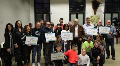 La Asociación de Cocineros y Reposteros se disuelve Integrantes de la Asociación de Cocineros y de las seis entidades receptoras de la donación, en el acto que se celebró en el Nuevo Casino de Pamplona el 23 de marzo.