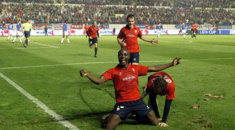 Webo3 Pierre Achille Webó celebra un histórico gol al Glasgow Rangers en 2007