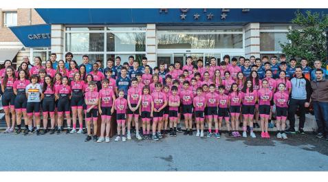 Todos los ciclistas y todos los equipos del Club Ciclista Ermitagaña para la temporada 2023, este viernes por la tarde en el hotel Andía de Orkoien Club Ciclista Ermitagaña