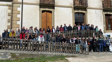 Fotografía de grupo de las personas participantes en la jornada de Los Encuentros del Pirineo 2023 Fotografía de grupo de las personas participantes en la jornada de Los Encuentros del Pirineo 2023