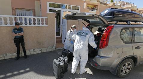 Presunto caso de violencia de género en Orihuela Guardias civiles, en el lugar del suceso