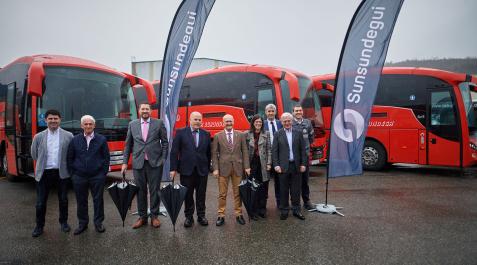 PRESENTACIÓN DEL NUEVO SERVICIO De izda. a dcha., el director de Operaciones La Burundesa, Javier Fonseca; el gerente de La Burundesa, Javier Ochoa; el director comercial de Sunsundegui, Andrey Solntsev; el CEO de Grupo Autobuses La Unión, Joaquín Acha; e PRESENTACIÓN DEL NUEVO SERVICIO De izda. a dcha., el director de Operaciones La Burundesa, Javier Fonseca; el gerente de La Burundesa, Javier Ochoa; el director comercial de Sunsundegui, Andrey Solntsev; el CEO de Grupo Autobuses La Unión, Joaquín Acha; el consejero Bernardo Ciriza; la directora general de Transportes, Berta Miranda; el director general de Grupo Autobuses la Unión, Claudio Lesaca; el CEO de Sunsundegui, José Ignacio Murillo; y el director general de Sunsundegui, Félix Aramendía