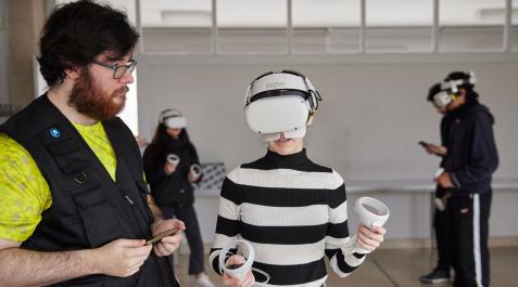 Una actividad con realidad virtual en la Casa de la Juventud de Pamplona Una actividad con realidad virtual en la Casa de la Juventud de Pamplona
