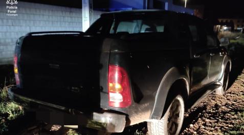 pick-up Vehículo que abandonó el huido con los perros en el remolque