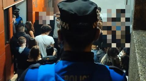 Desalojo de un local Policía Municipal de Pamplona durante el desalojo de un local