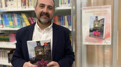 ROBER Rober Cagiao, autor de 'El Guardián de las Flores', estará esta tarde en Elkar Comedias.