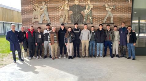 estudiantes que están disfrutando de su movilidad en Italia en el momento de despedirse de su centro en Sarriguren estudiantes que están disfrutando de su movilidad en Italia en el momento de despedirse de su centro en Sarriguren