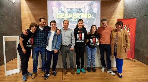 Despertar Telmo Serrano, Rubén Istúriz, Marcos Beriáin, Manuel Romero,Haizea Santiago, Itxaso Guilabert, Gustavo Sáinz de Murieta y Esther Lerga en la presentación. Llegó más tarde Bruno Sáinz de Murieta.