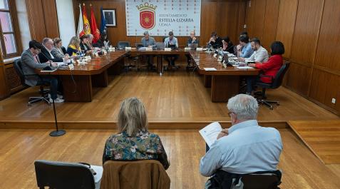 Pleno de Estella Un momento del pleno ordinario de abril de Estella, que se adelantó por la Semana Santa.