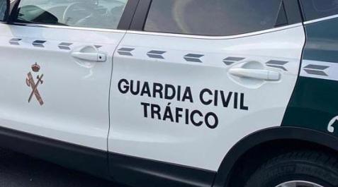 Imagen de un coche patrulla de la Guardia Civil de Tráfico Imagen de un coche patrulla de la Guardia Civil de Tráfico