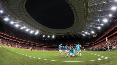 ANTES DEL CONFINAMIENTO. Febrero de 2020. Osasuna consiguió ganar en San Mamés con un gol de Oier Sanjurjo, que en la imagen es felicitado por sus compañeros ANTES DEL CONFINAMIENTO. Febrero de 2020. Osasuna consiguió ganar en San Mamés con un gol de Oier Sanjurjo, que en la imagen es felicitado por sus compañeros