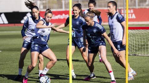 Seleccion femenina Entrenamiento de la selección española femenina antes del choque contra Noruega.