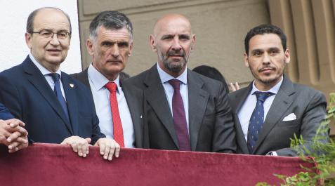 De izda. a dcha., José Castro, José Luis Mendilibar, Ramón Rodríguez 'Monchi' y Jose María del Nido el Martes Santo de Sevilla.