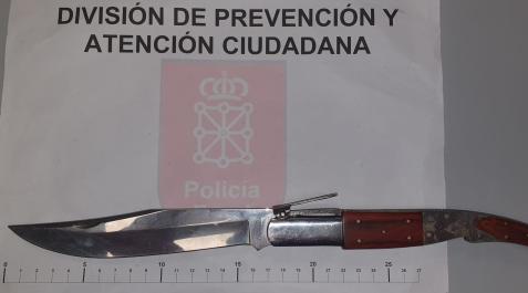 Navaja intervenida en Pamplona Navaja intervenida en la operación policial