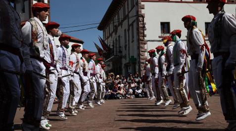 Imágenes del día de los Bolantes en Valcarlos Imágenes del día de los Bolantes en Valcarlos