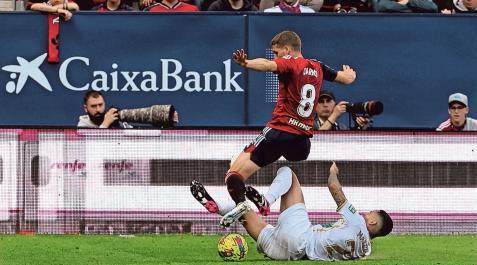 Darko Brasanac se lesionó de la rodilla en una entrada del ilicitano Mascarell Darko Brasanac se lesionó de la rodilla en una entrada del ilicitano Mascarell