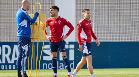 Fotos del entrenamiento de Osasuna, este lunes en las instalaciones de Tajonar.