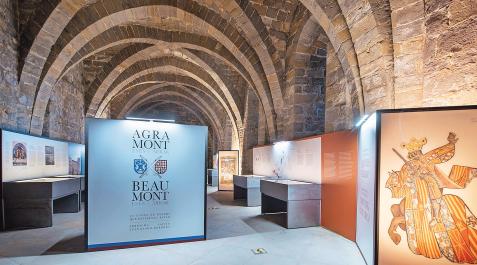 Agramonteses y Beaumonteses Vista de la exposición en la cripta protogótica del Archivo Real y General de Navarra.