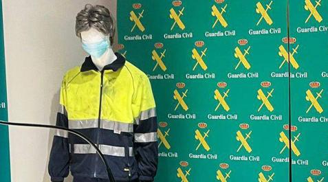 Atracadores de bancos En los atracos en Navarra llevaron esa peluca que exhibe el maniquí.