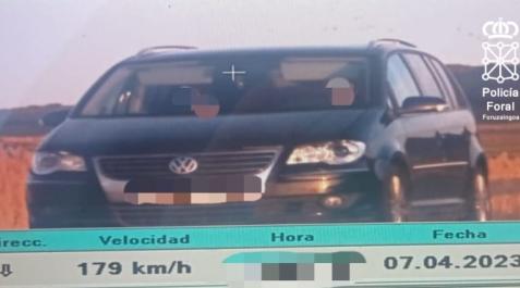 37b468e6-e691-43b8-beb3-970ccd8b2385 El coche fue captado por el radar de la Policía Foral.