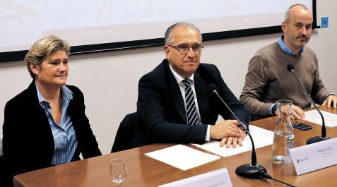 barberena maya alonso María García Barberena, Enrique Maya y Fermín Alonso, en un encuentro con el vecindario del Segundo Ensanche en noviembre de 2022