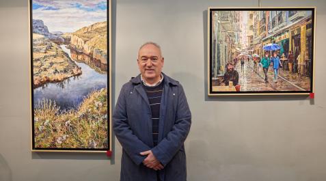 El artista Iñaki Ortiz junto a El artista Iñaki Ortiz junto a