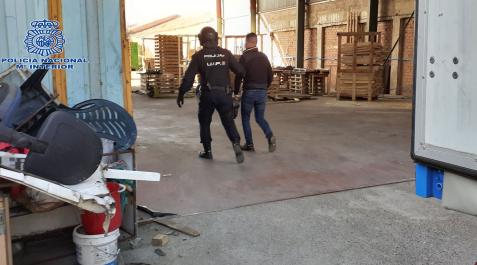 Detenidos dos hombres por trata de seres humanos con fines de explotación laboral en Navarra Detenidos dos hombres por trata de seres humanos con fines de explotación laboral en Navarra