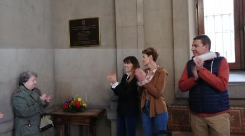 María Chivite y Maite Esporrín durante el acto en recuerdo de los concejales y trabajadores del Ayuntamiento de Pamplona asesinados tras el golpe de Estado de 1936 María Chivite y Maite Esporrín durante el acto en recuerdo de los concejales y trabajadores del Ayuntamiento de Pamplona asesinados tras el golpe de Estado de 1936