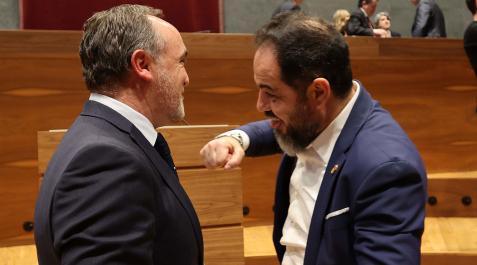 Javier Esparza y Ramón Alzórriz en el Parlamento Javier Esparza y Ramón Alzórriz en el Parlamento