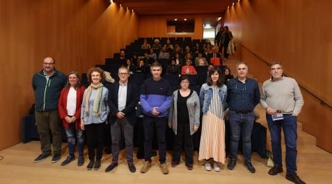 Encuentro CPEN con la Coordinadora de ONGD de Navarra Desde la izda: Enrique Abad (Oxfam Intermón), Natalia Herce (Medicus Mundi), Marga Iraburu (Ambala), Franciso Fernández (CPEN), Juan Mª Erice (Coordinadora ONGD), María Ansó (Itaka-Escolapios), Laura Irurzun (Madre Coraje), Iñaki San Miguel (Acción contra el Hambre) y Peio Goyache (El Salvador Elkartasuna).cpen