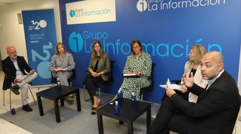 Foro DNen Vivo educación Desde la izquierda: Yulen Garmendía, Yolanda Erro, Teresa Mòdol, Mariví Pérez, María Pilar Asurmendi e Iñigo González.