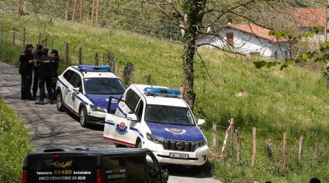 muertos-irun Los cadáveres de dos hombres fallecidos por arma de fuego fueron hallados este jueves en un caserío de un barrio rural de Irun