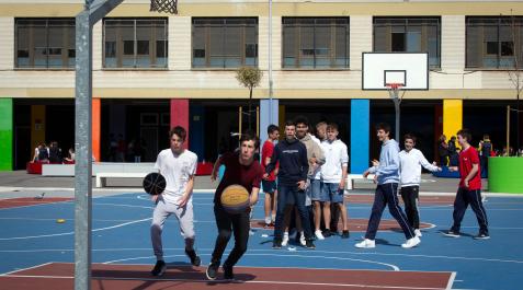 El baloncesto sigue siendo un deporte destacado en el Larraona, como puede apreciarse en los recreos El baloncesto sigue siendo un deporte destacado en el Larraona, como puede apreciarse en los recreos