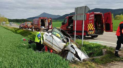 Trasladada al HUN una persona que había quedado atrapada en su vehículo tras salirse de la vía en Lizoain Trasladada al HUN una persona que había quedado atrapada en su vehículo tras salirse de la vía en Lizoain