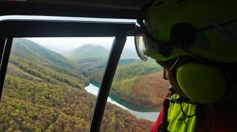 bomberos-embalse-irabia Vista del embalse de Irabia desde el helicóptero de los bomberos