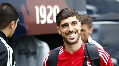 Nacho Vidal, antes de subir al autobús del equipo Cádiz - Osasuna