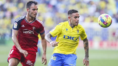 Unai García vigila a Roger Martí durante el encuentro