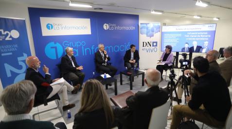 A_ EDUARDO BUXENSF (37325800) Foro DN en Vivo sobre Infraestructuras. Desde la izquierda: Yulen Garmendia, Michel Iturralde, Ignacio Ezcurra, Pedro Busto y Beatriz Arnedo