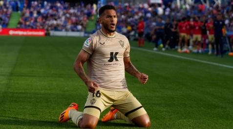 El delantero colombiano de la UD Almería Luis Suárez celebra su gol