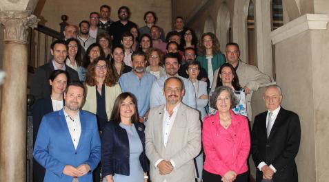 asdf Autoridades, invitados y personal de la UNED Tudela, tras la presentación del Premio Iberoamericano