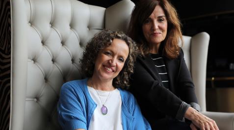 safda Daniela Fejerman y Elvira Lindo, este viernes, en el hotel Tres Reyes de Pamplona