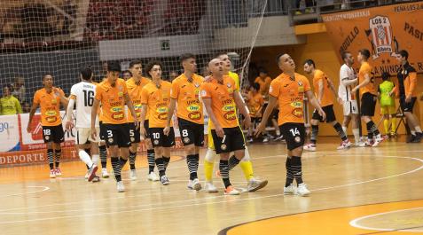 Los jugadores del Aspil-Jumpers se lamentan tras el partido por no haber podido culminar la remontada