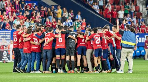 La plantilla actual y la de 2005 han hecho una piña en el centro del campo Osasuna - Real Sociedad