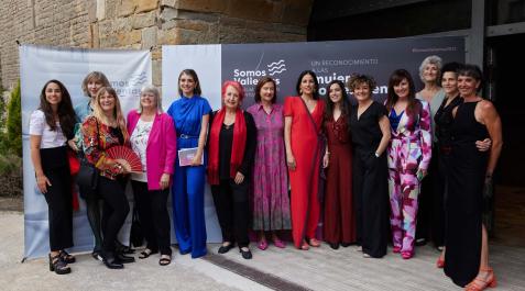 Mujeres galardonadas con el premio “Somos Valientas” y presentadoras del acto celebrado el jueves Mujeres galardonadas con el premio “Somos Valientas” y presentadoras del acto celebrado el jueves