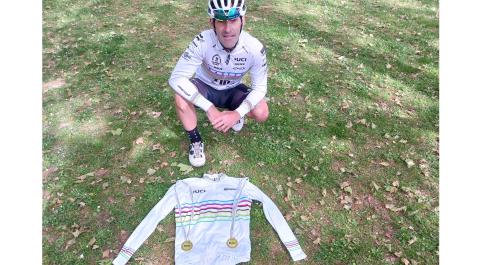 Patxi Cía, con el maillot de campeón del mundo de mountain bike Patxi Cía, con el maillot de campeón del mundo de mountain bike