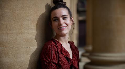 Teresa Pejenaute Villar posa en la Catedral de Pamplona, donde acudió el pasado jueves para recoger el premio ‘Somos Valientas’ en la categoría de Juventud. Teresa Pejenaute Villar posa en la Catedral de Pamplona, donde acudió el pasado jueves para recoger el premio ‘Somos Valientas’ en la categoría de Juventud.