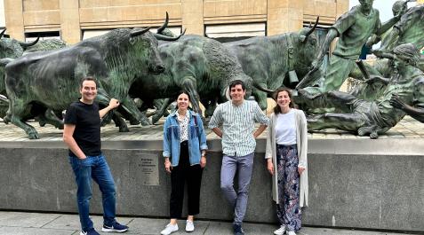 : De izquierda a derecha el equipo de Tweet Binder: Javier Ábrego (fundador), Maite Muruzábal, Miguel Echenique y Teresa Ábrego : De izquierda a derecha el equipo de Tweet Binder: Javier Ábrego (fundador), Maite Muruzábal, Miguel Echenique y Teresa Ábrego
