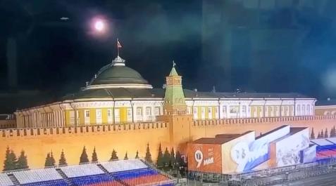 Kremlin Un objeto volante no identificado, acercándose al Kremlin