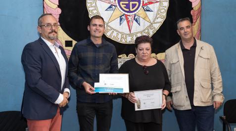 ANAS A: BLANCA ALDANONDO
F: 03/05/2023
P: DE IZDA. A DCHA.; LUIS FERNANDEZ RODRIGUEZ (DIRECTOR UNED), JORGE OTIN GAVIN (MEJOR EXPEDIENTE ACADEMICO), NURIA BORDONABA REMON (ACCESIT) Y RAFAEL LOSCOS SANZ (PRESIDENTE AER)
L: TUDELA
T: UNED TUDELA; ENTREGA DE LOS PREMIOS MARQUES DE SAN ADRIAN AL MEJOR EXPEDIENTE ACADEMICO
